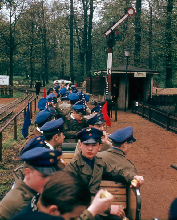 Galerie Feierliche Übergabe der kleinen E-Lok an die Pioniereisenbahn - Bild 4
