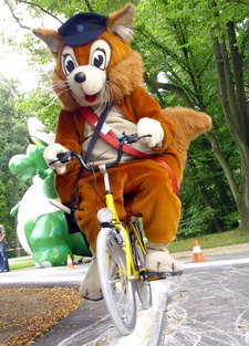 Bild: Parkolino f&auml;hrt Fahrrad