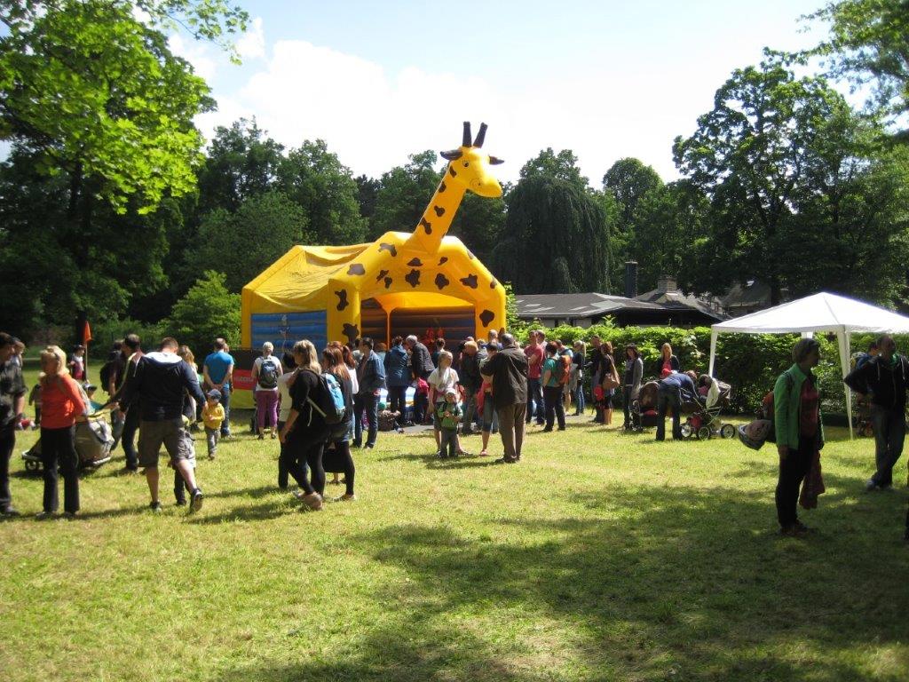 Bild Blick auf die gro&Atilde;�e Spielwiese